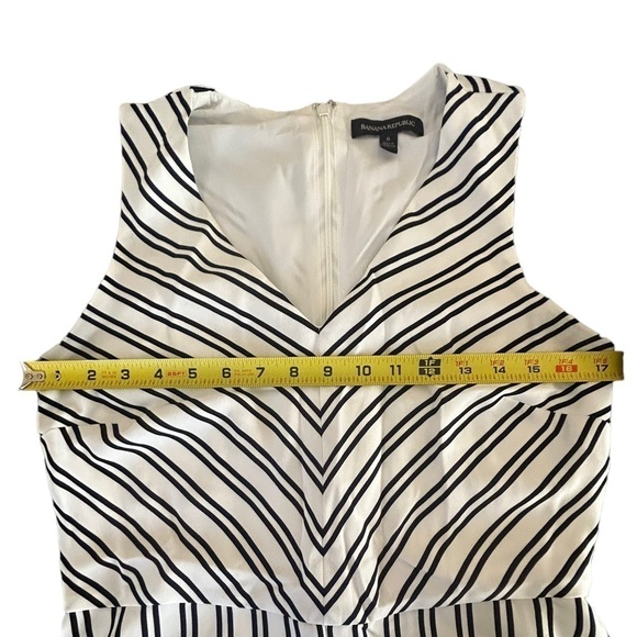 Banana Republic Striped Jumpsuit • Used • Size: 6 - Picture 5 of 14